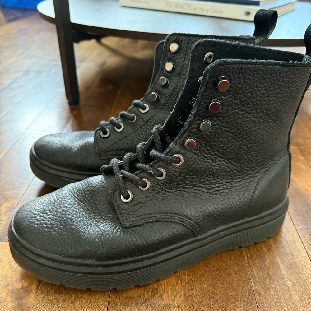 Women’s Dr Martens Disc 8 tie leather boots black